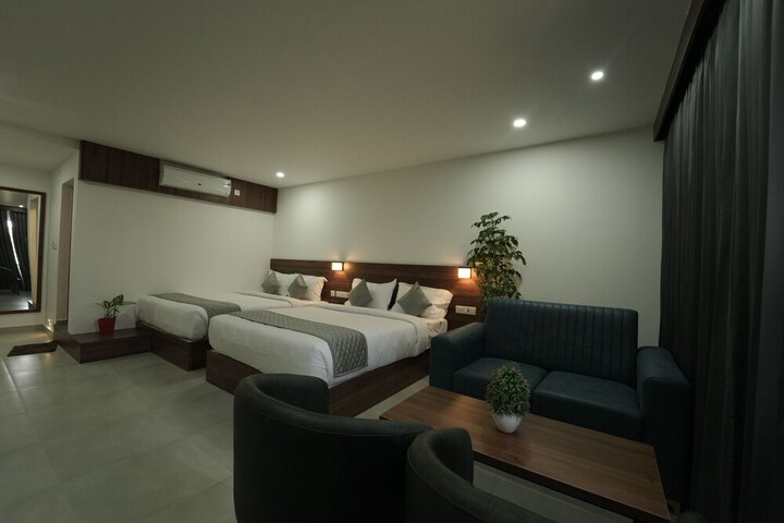 Room 13 of 18