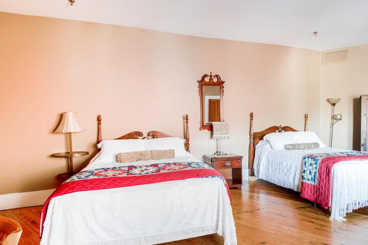 Standard Queen Bed Pet Friendly (2 of 5)