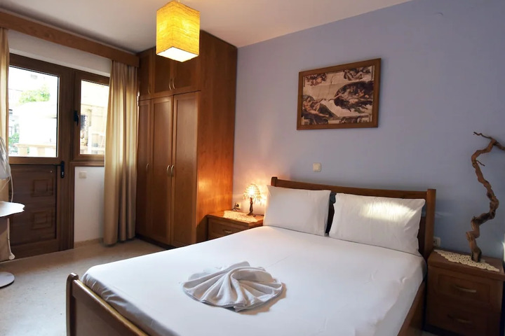 Room 4 of 6