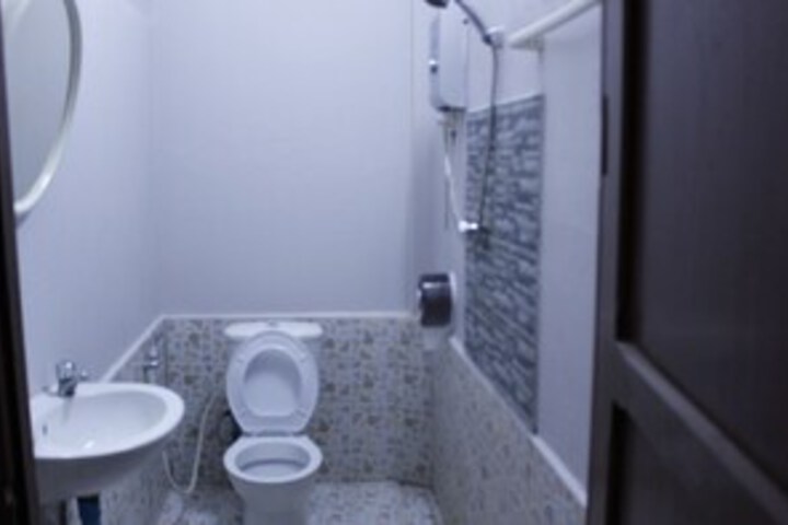 Room 2 of 31