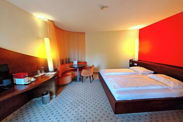 Room 2 of 16