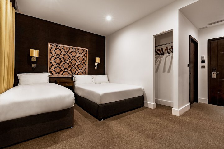 Room 11 of 36