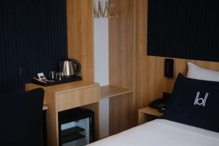 Room 25 of 40