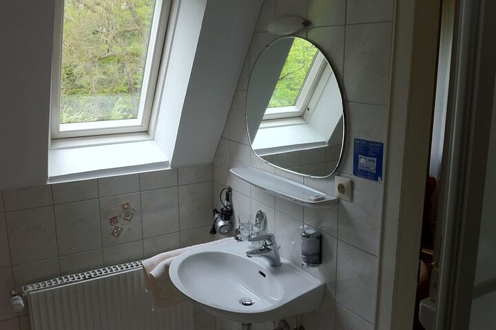 Room 42 of 65