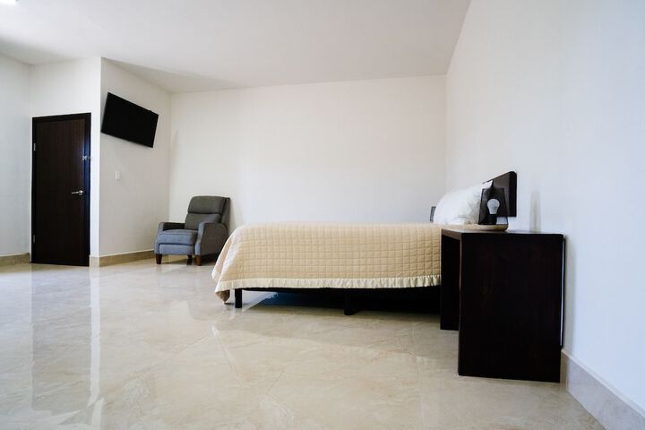 Room 53 of 211