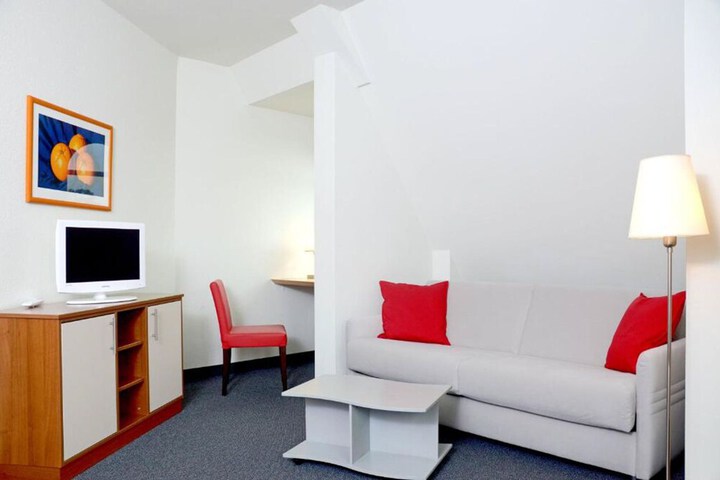 Room 28 of 45