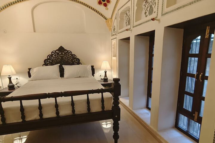 Room 4 of 33