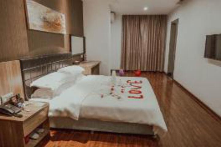 Room 6 of 6