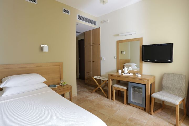 Room 4 of 60