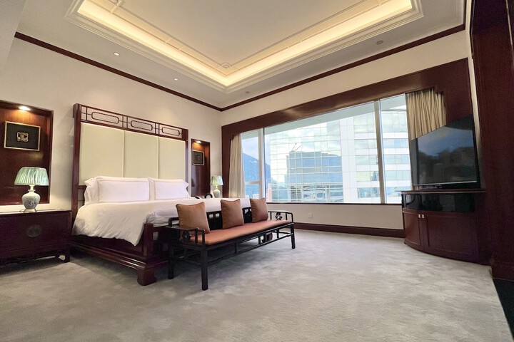 Room 6 of 86