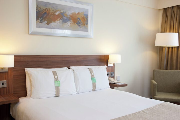 Room 2 of 60