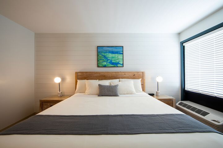 Room 12 of 180