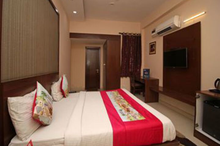 Room 13 of 28