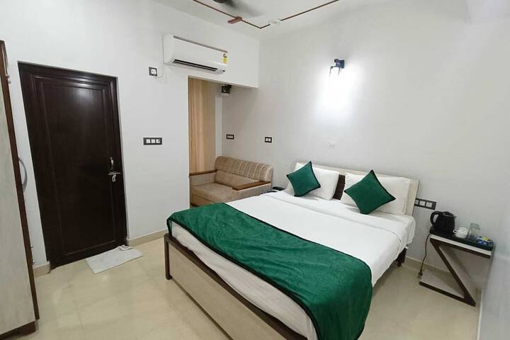 Room 2 of 18
