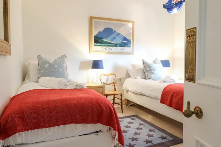 Room 2 of 21