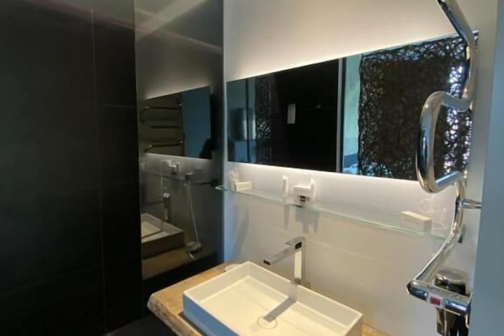 Room 46 of 65