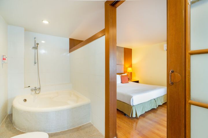 Room 67 of 98