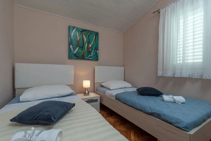 Room 4 of 19