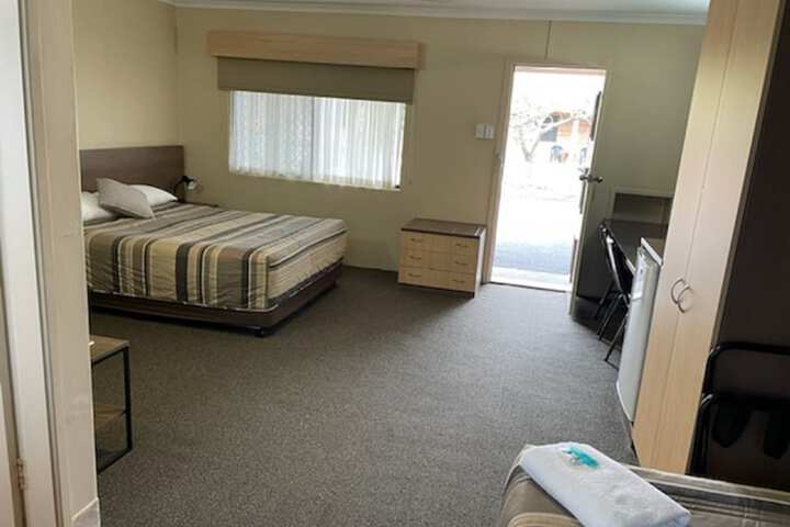 Room 7 of 18