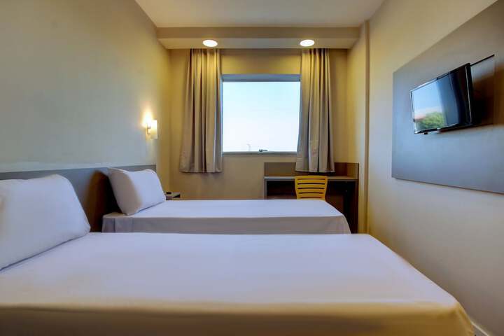 Room 3 of 16