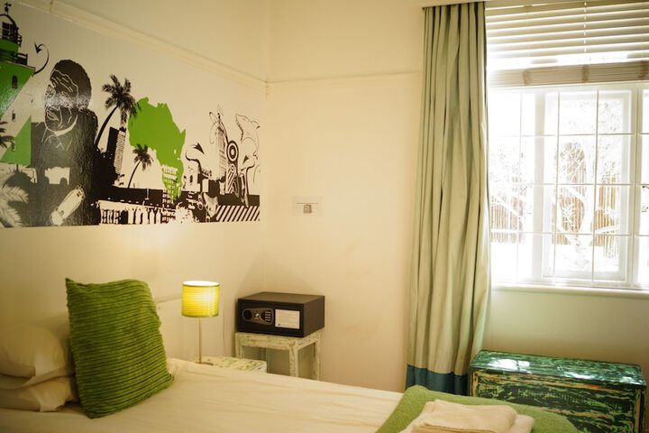 Room 4 of 113