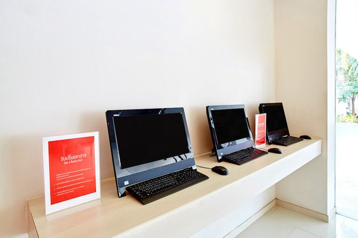 Business Center 26 of 27