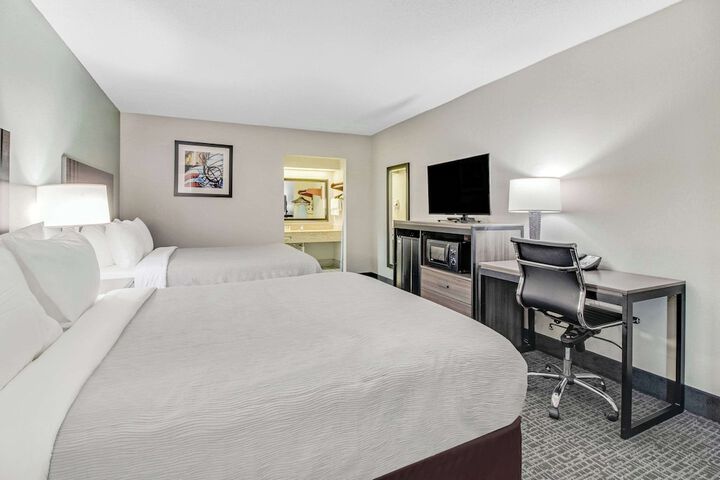 2 Queen Beds (6 of 6)