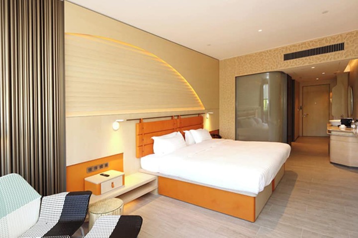 Room 13 of 113