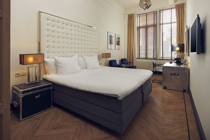 Room 10 of 56