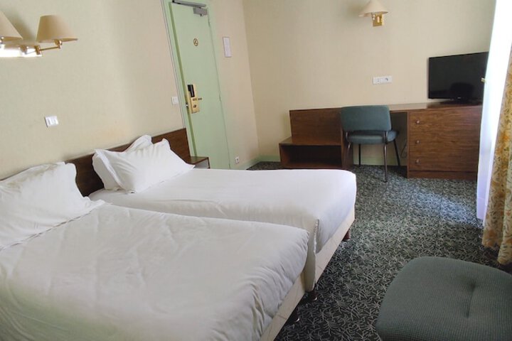 Room 52 of 86