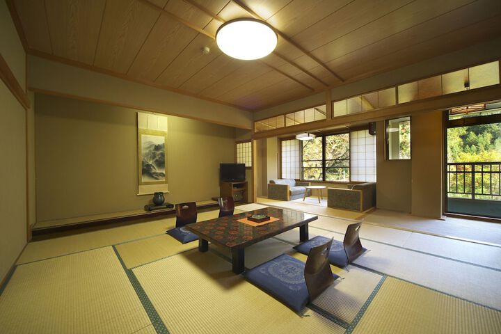 Room 7 of 37