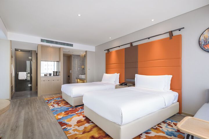Room 25 of 121
