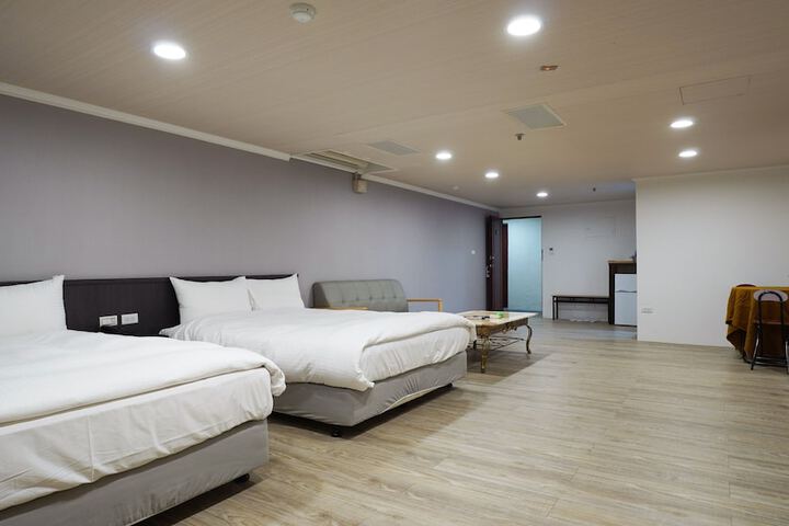 Room 19 of 73