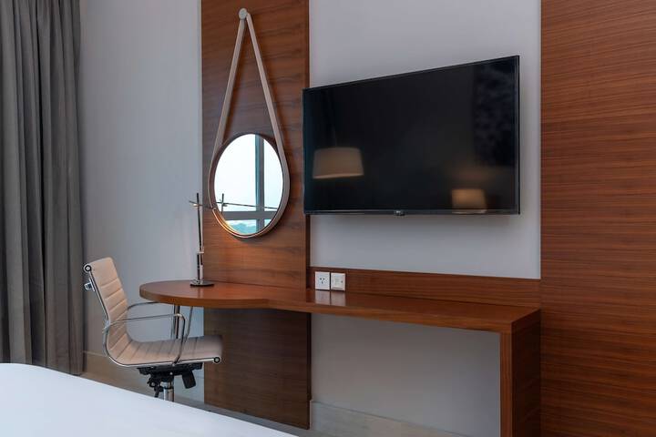 Room 44 of 108