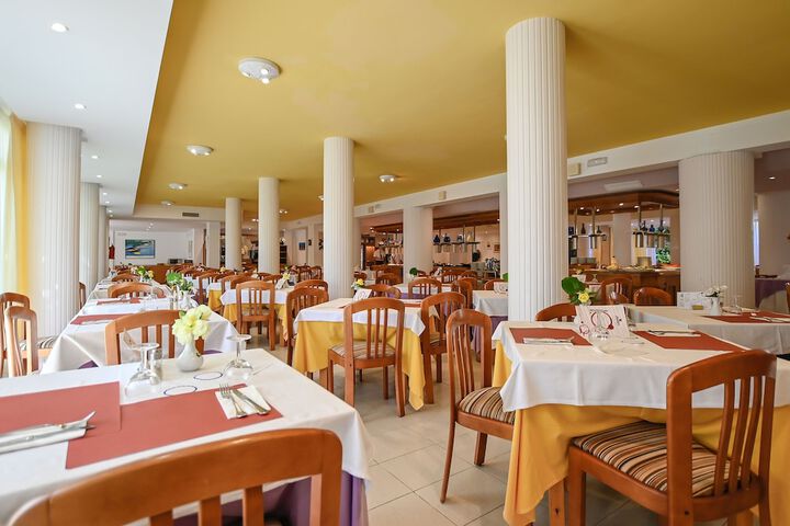 Dining 103 of 149