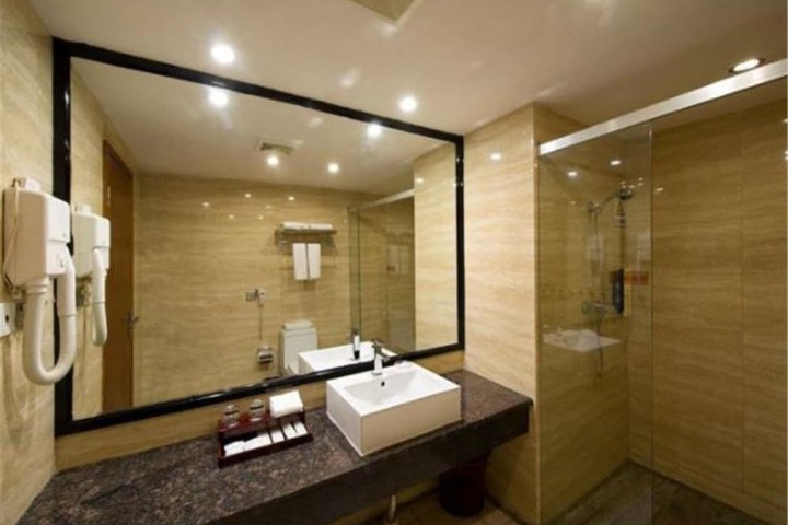 Room 7 of 10