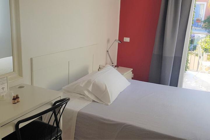 Room 10 of 40