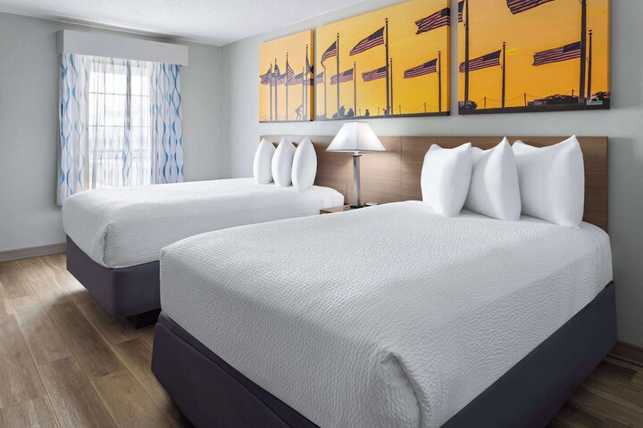 2 Double Beds (9 of 11)