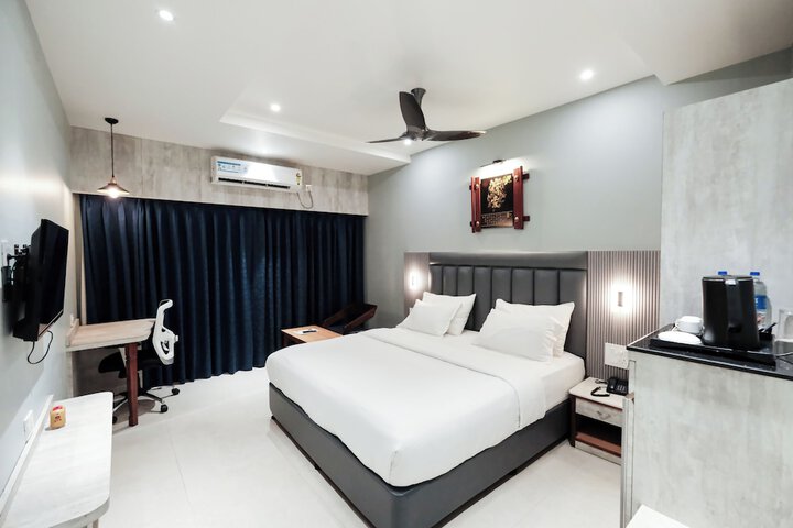 Room 35 of 53