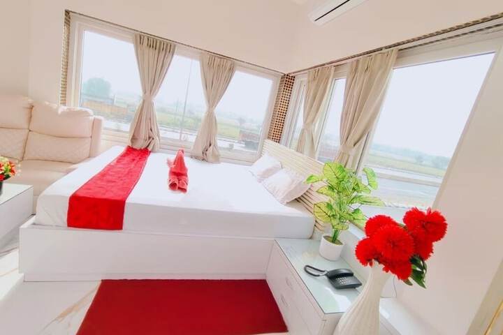Room 2 of 18
