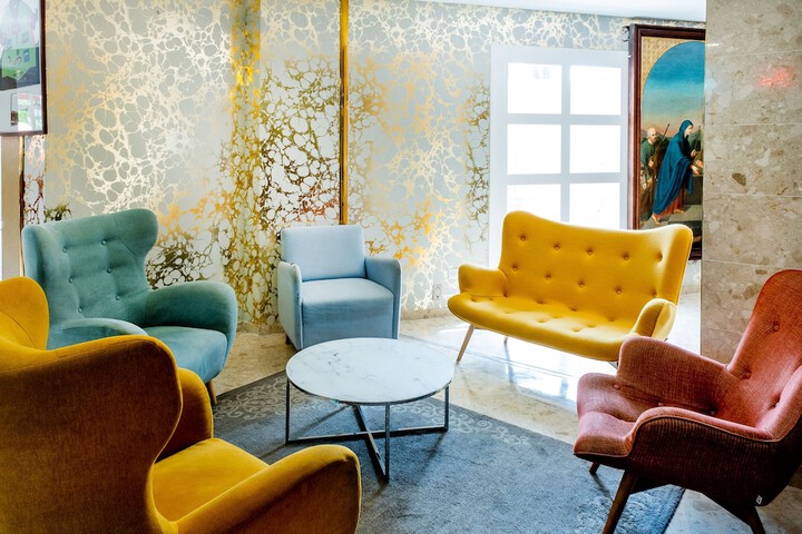 Entrance & Lobby