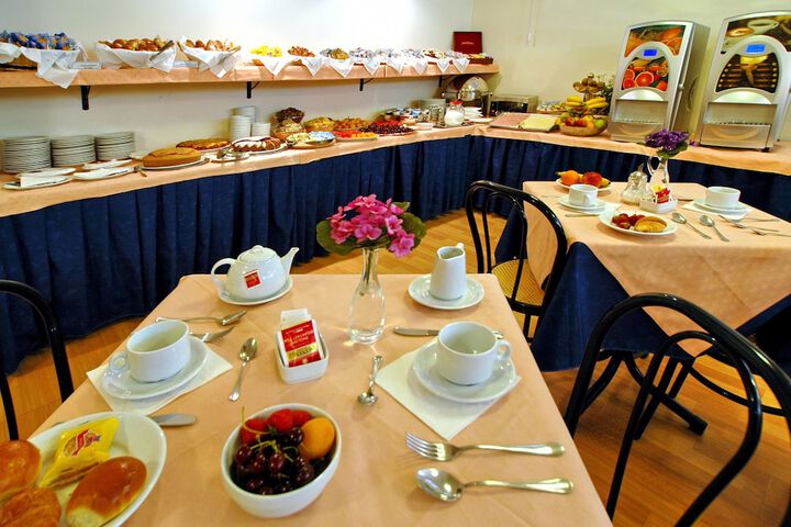 Breakfast/Coffee Service 34 of 49