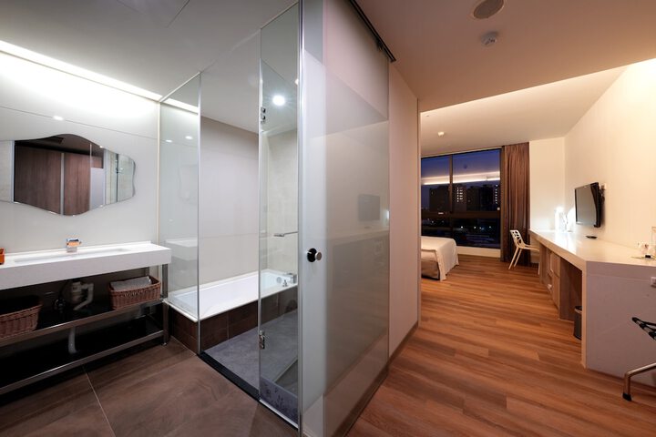 Room 33 of 155