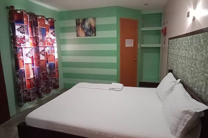 Room 9 of 25