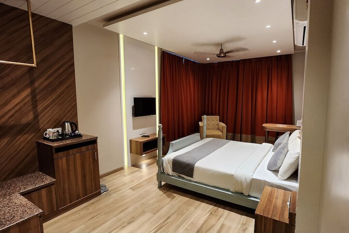 Room 4 of 68