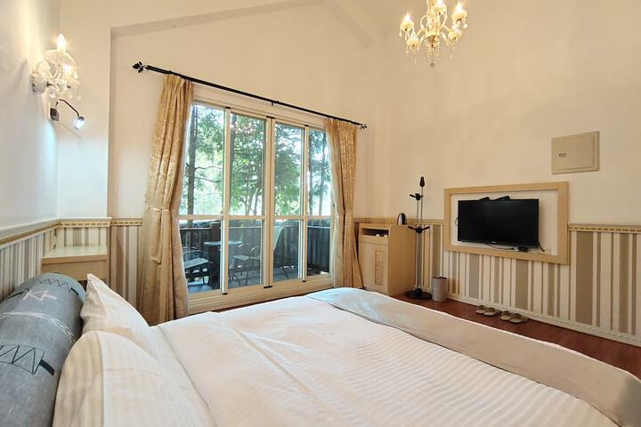 Room 18 of 80