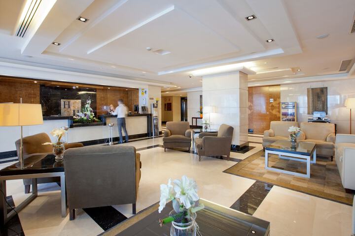 Entrance & Lobby