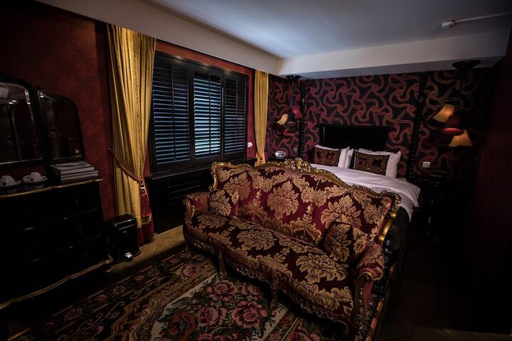 Room 8 of 50