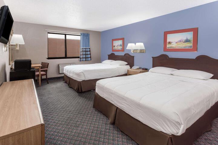 1 Queen Bed Accessible Room (16 of 18)