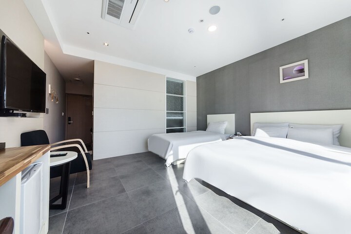 Room 6 of 55